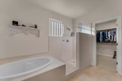 Bath - 4571 Big Horn Dr, Redding, CA 96002 photo 5 of 7