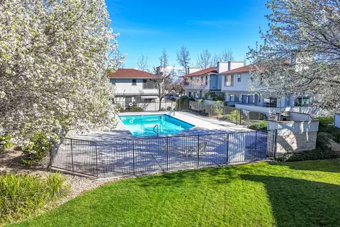 Exterior - 200 Ridgetop Dr #19, Redding, CA 96003 photo 15 of 21