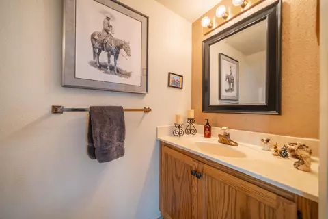 Bath - 200 Ridgetop Dr #19, Redding, CA 96003 photo 1 of 6