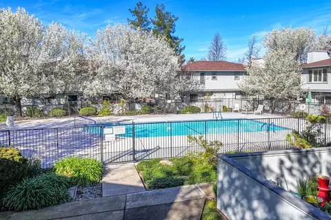 Exterior - 200 Ridgetop Dr #19, Redding, CA 96003 photo 17 of 21