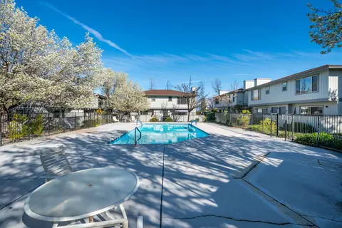 Exterior - 200 Ridgetop Dr #19, Redding, CA 96003 photo 13 of 21