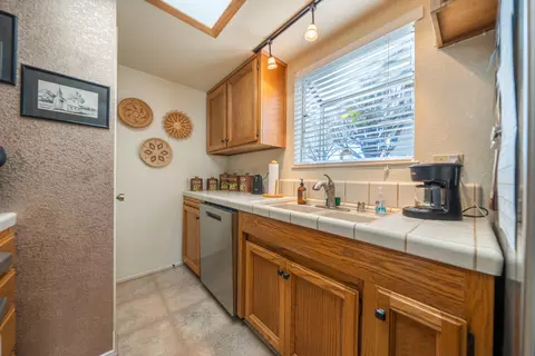 Kitchen - 200 Ridgetop Dr #19, Redding, CA 96003 photo 2 of 3