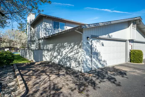 200 Ridgetop Dr #19, Redding, CA 96003