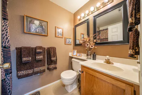 Bath - 200 Ridgetop Dr #19, Redding, CA 96003 photo 5 of 6