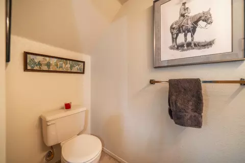 Bath - 200 Ridgetop Dr #19, Redding, CA 96003 photo 2 of 6