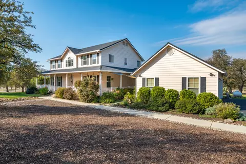 8180 Whispering Oaks Rd, Redding, CA 96002