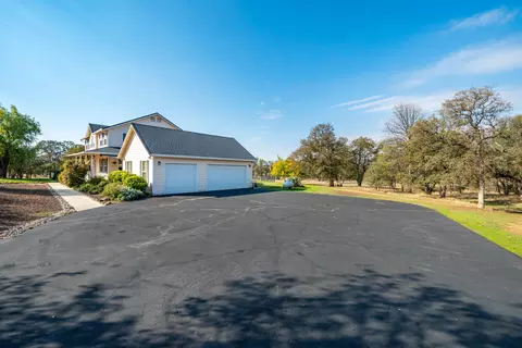 Exterior - 8180 Whispering Oaks Rd, Redding, CA 96002 photo 26 of 48