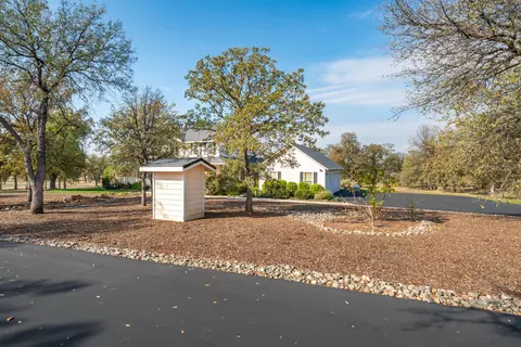 Exterior - 8180 Whispering Oaks Rd, Redding, CA 96002 photo 42 of 48