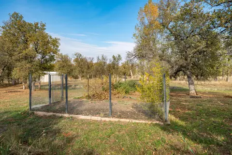 Exterior - 8180 Whispering Oaks Rd, Redding, CA 96002 photo 30 of 48