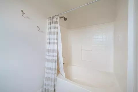 Bath - 8180 Whispering Oaks Rd, Redding, CA 96002 photo 5 of 7