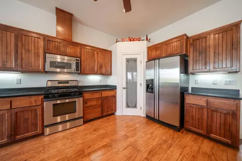 Kitchen - 8180 Whispering Oaks Rd, Redding, CA 96002 photo 5 of 7
