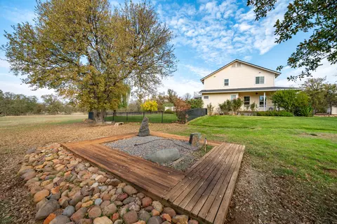 Exterior - 8180 Whispering Oaks Rd, Redding, CA 96002 photo 38 of 48