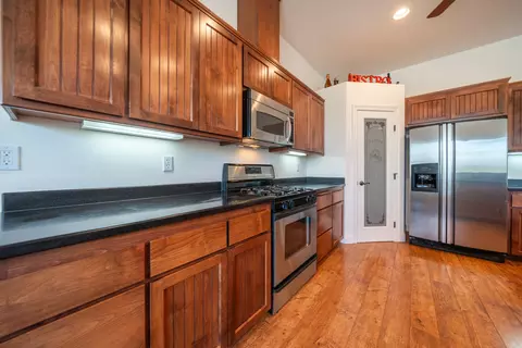 Kitchen - 8180 Whispering Oaks Rd, Redding, CA 96002 photo 7 of 7