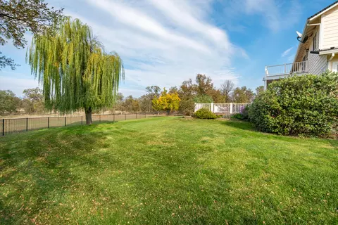 Exterior - 8180 Whispering Oaks Rd, Redding, CA 96002 photo 18 of 48