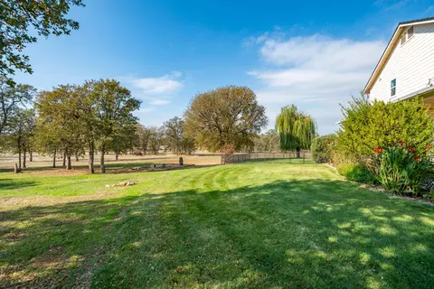 Exterior - 8180 Whispering Oaks Rd, Redding, CA 96002 photo 20 of 48