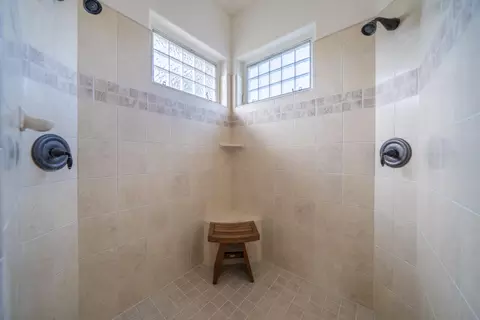 Bath - 8180 Whispering Oaks Rd, Redding, CA 96002 photo 3 of 7