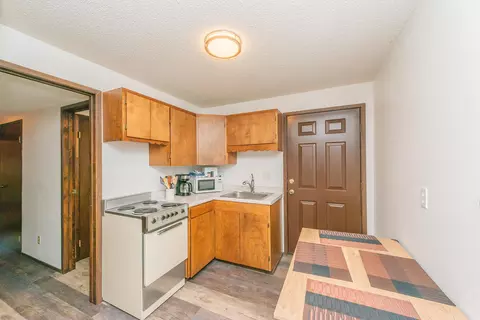 Kitchen - 399 410 Lake Forest Dr, Trinity Center, CA 96091 photo 10 of 12