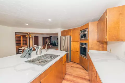 Kitchen - 399 410 Lake Forest Dr, Trinity Center, CA 96091 photo 6 of 12