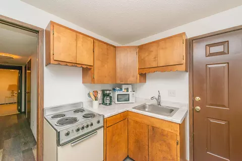 Kitchen - 399 410 Lake Forest Dr, Trinity Center, CA 96091 photo 11 of 12