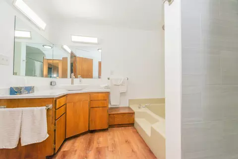 Bath - 399 410 Lake Forest Dr, Trinity Center, CA 96091 photo 2 of 6