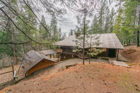 Exterior - 399 410 Lake Forest Dr, Trinity Center, CA 96091 photo 18 of 35