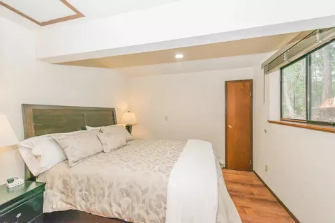 Bedroom - 399 410 Lake Forest Dr, Trinity Center, CA 96091 photo 3 of 8