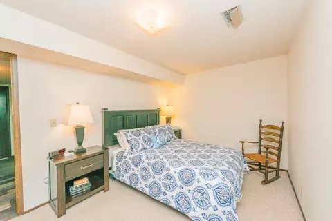 Bedroom - 399 410 Lake Forest Dr, Trinity Center, CA 96091 photo 6 of 8