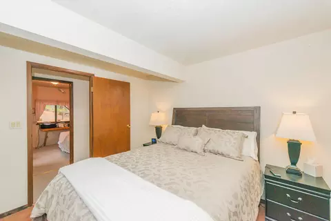 Bedroom - 399 410 Lake Forest Dr, Trinity Center, CA 96091 photo 4 of 8