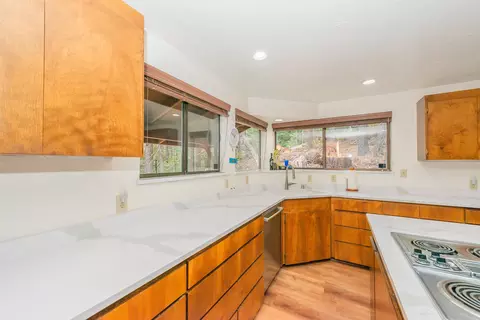 Kitchen - 399 410 Lake Forest Dr, Trinity Center, CA 96091 photo 3 of 12