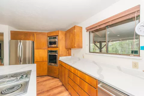 Kitchen - 399 410 Lake Forest Dr, Trinity Center, CA 96091 photo 7 of 12