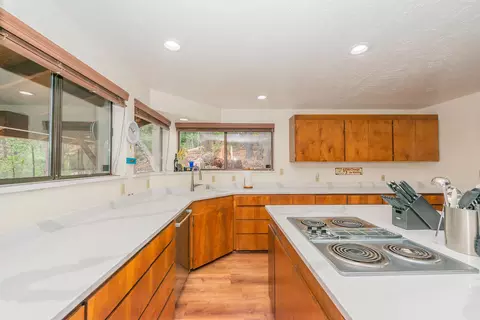 Kitchen - 399 410 Lake Forest Dr, Trinity Center, CA 96091 photo 4 of 12