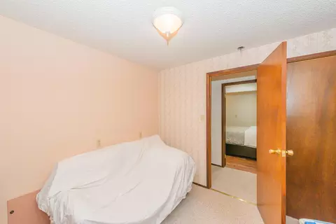 Bedroom - 399 410 Lake Forest Dr, Trinity Center, CA 96091 photo 5 of 8