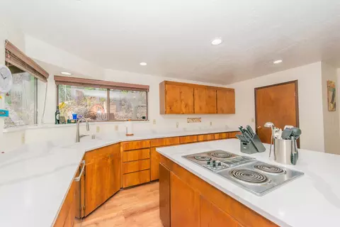 Kitchen - 399 410 Lake Forest Dr, Trinity Center, CA 96091 photo 5 of 12