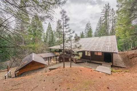 Exterior - 399 410 Lake Forest Dr, Trinity Center, CA 96091 photo 17 of 35