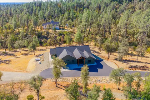 Exterior - 9081 Silver King Rd, Redding, CA 96001 photo 12 of 15