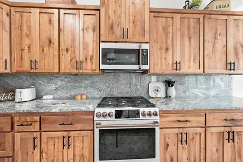 Kitchen - 9081 Silver King Rd, Redding, CA 96001 photo 7 of 7