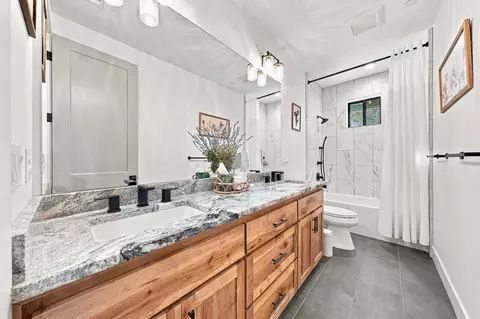 Bath - 9081 Silver King Rd, Redding, CA 96001 photo 3 of 4