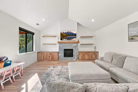 Living - 9081 Silver King Rd, Redding, CA 96001 photo 2 of 4