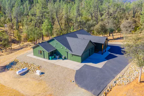 Exterior - 9081 Silver King Rd, Redding, CA 96001 photo 13 of 15