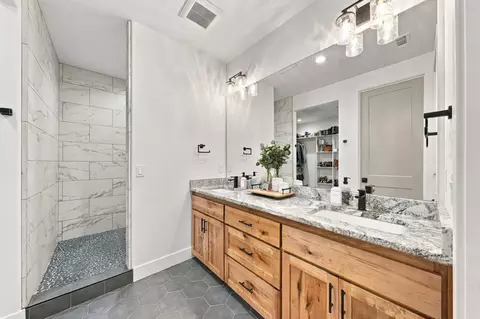 Bath - 9081 Silver King Rd, Redding, CA 96001 photo 1 of 4