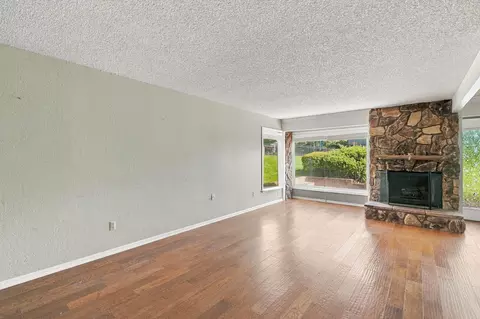 Living - 1953 Bechelli Ln, Redding, CA 96002 photo 3 of 13