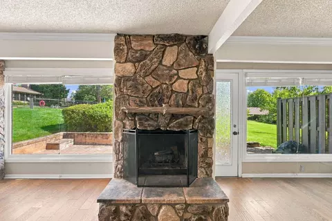 Living - 1953 Bechelli Ln, Redding, CA 96002 photo 4 of 13