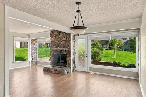 Living - 1953 Bechelli Ln, Redding, CA 96002 photo 9 of 13