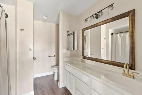 Bath - 1953 Bechelli Ln, Redding, CA 96002 photo 2 of 3