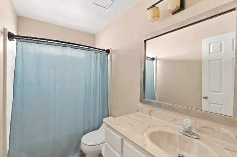Bath - 1953 Bechelli Ln, Redding, CA 96002 photo 3 of 3