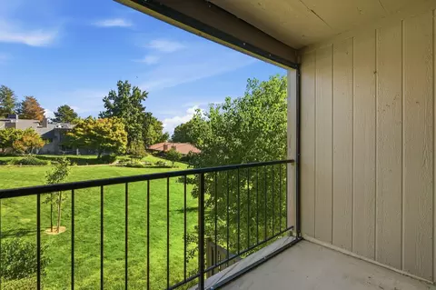 Exterior - 1953 Bechelli Ln, Redding, CA 96002 photo 5 of 17