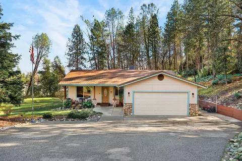 2147 Montana Ave, Shasta Lake, CA 96019