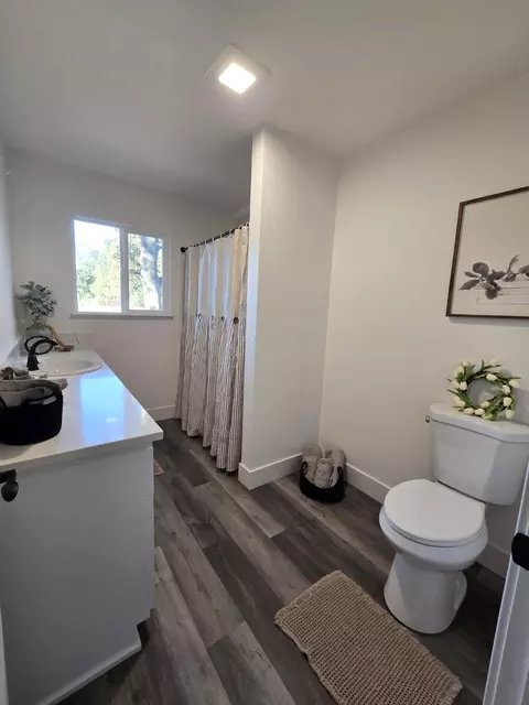 Bath - 9825 Oak Run Rd, Oak Run, CA 96069 photo 3 of 3