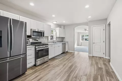 Kitchen - 2720 Leland Ave, Redding, CA 96001 photo 2 of 3