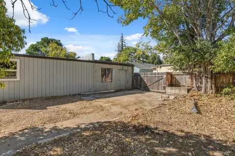 Exterior - 2720 Leland Ave, Redding, CA 96001 photo 6 of 11